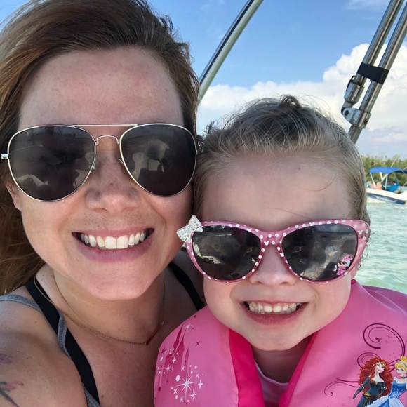 Meet your Posher, Jenny - Picture 2 of 2